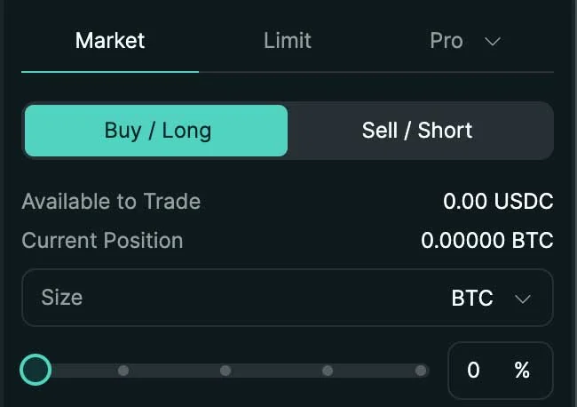 Primer plano del ticket de orden de Hyperliquid con las pestañas Market, Limit y Pro, selector Buy Long y Sell Short, Primer plano del ticket de orden de Hyperliquid con las pestañas Market, Limit y Pro, selector Buy Long y Sell Short, disponible para operar 0.00 USDC, posición actual 0.00000 BTC, un campo de tamaño denominado en BTC y un deslizador de porcentaje